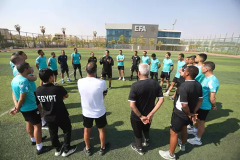 قبل جولات الحسم في الدوري.. أوسكار رويز يقود تدريبات مكثفة للحكام